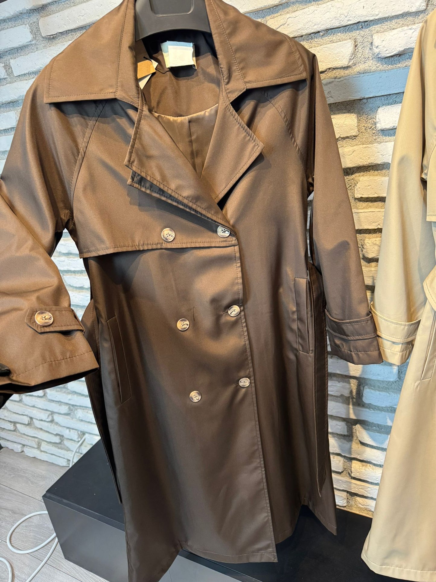 DÜĞME DETAYLI KUŞAKLI UZUN TRENÇKOT